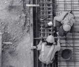 Operarios construcao obra estrutura