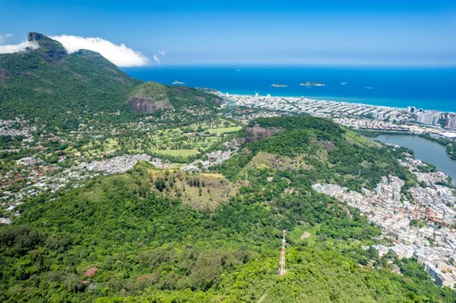 Vista aerea bairro rio mar montanha
