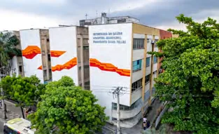 Edificio publico entorno urbano