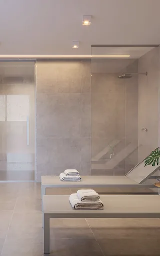 Banheiro escuro render chuveiro toalhas