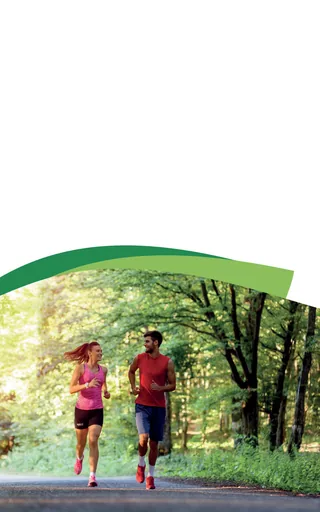 Pessoas correndo area verde noturna