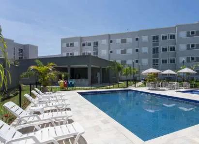 Piscina area lazer condominio