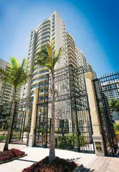 Fachada edificio portao entrada