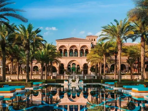 Fachada piscina palmeiras resort luxo