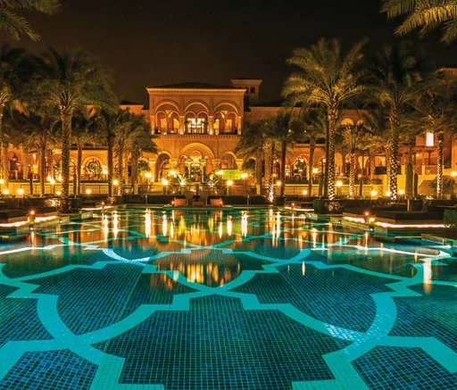 Piscina decorativa noturna area lazer