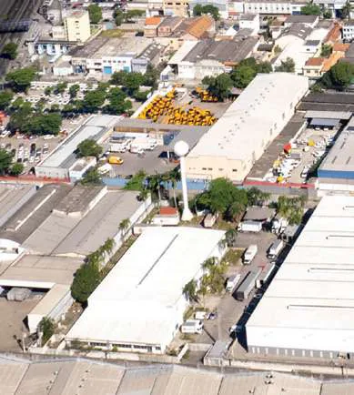 Vista aerea terreno entorno industrial