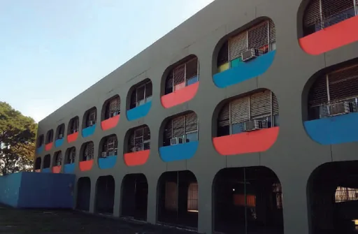 Fachada edificio janelas arquitetura