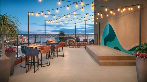 Rooftop bar varanda vista cidade noturna