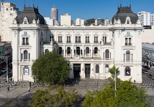 Edificio historico entorno urbano