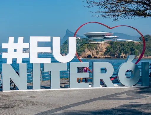 Totem eu amo niteroi mac vista cidade