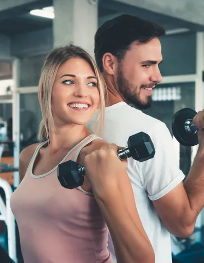 Academia fitness pessoas treinando