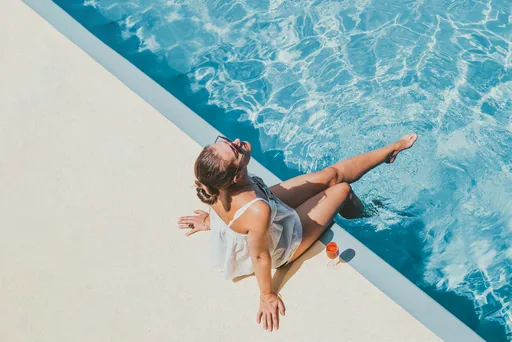 Piscina area lazer beira piscina