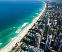 Vista aerea praia urbanizacao litoral