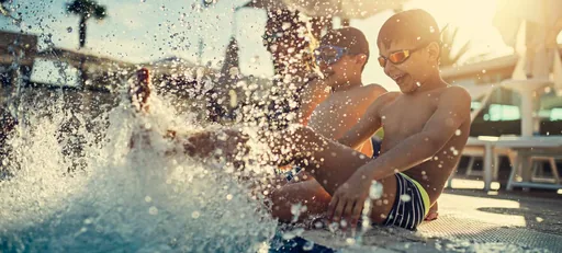 Criancas brincando piscina lazer